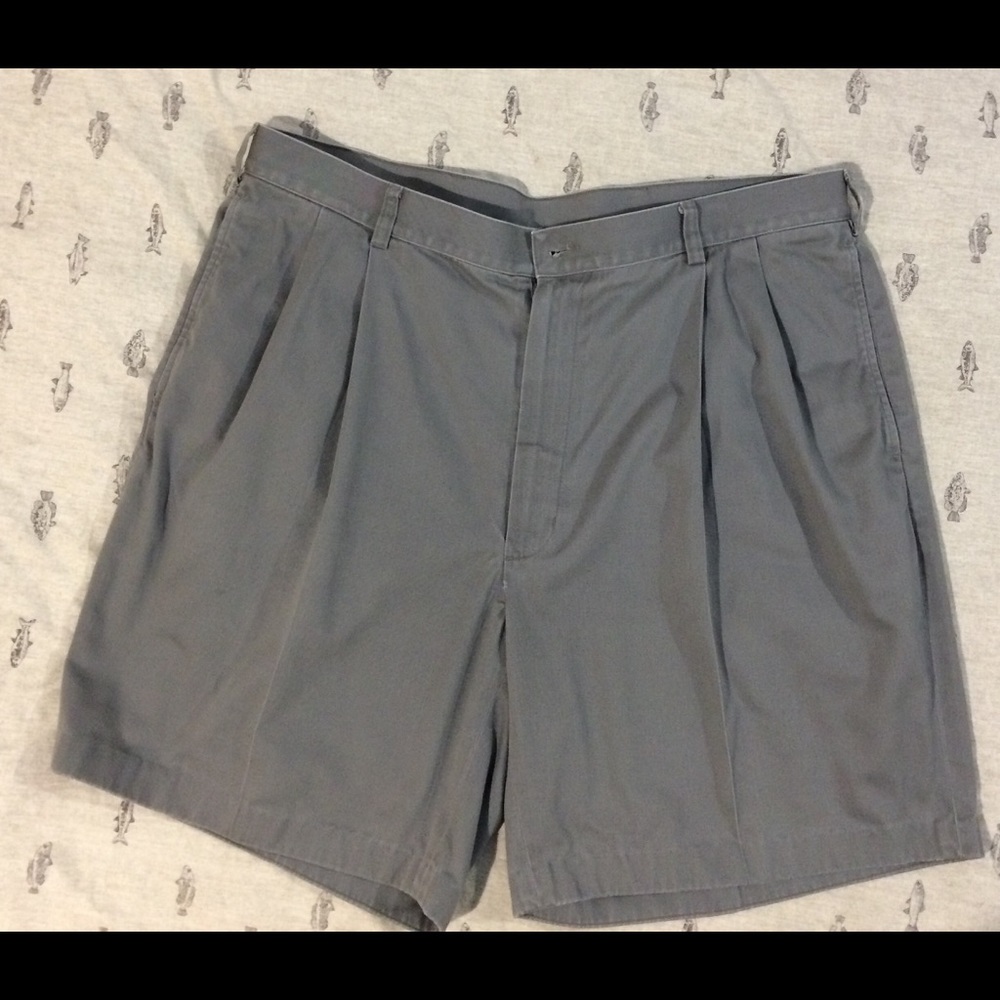 Joseph A Banks men’s size 40 gray cotton shorts.